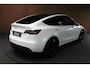 Tesla Model Y Long Range Dual Motor AWD 514pk Afn. trekhaak Navi Camera Leer Warmtepomp ACC Autopilot PDC Elektr. achterklep Stoelverwarmimg voor en achter Stuurverwarming Optie: Full Self-Driving Capability Afneembaar trekhaak BTW auto