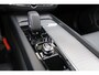 Volvo XC60 T6 Recharge AWD Ultra Dark - Panorama/schuifdak - IntelliSafe Assist & Surround - 360º Camera - Adaptieve LED koplampen - Verwarmde voorstoelen, stuur & achterbank - Elektr. bedienb. voorstoelen met geheugen - Head up display - Draadloze tel. lader - Elektr. inklapbare trekhaak - 20' LMV