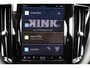 Volvo XC60 T6 Recharge AWD Ultra Dark - Panorama/schuifdak - IntelliSafe Assist & Surround - 360º Camera - Adaptieve LED koplampen - Verwarmde voorstoelen, stuur & achterbank - Elektr. bedienb. voorstoelen met geheugen - Head up display - Draadloze tel. lader - Elektr. inklapbare trekhaak - 20' LMV