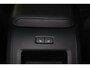 Volvo XC60 T6 Recharge AWD Ultra Dark - Panorama/schuifdak - IntelliSafe Assist & Surround - 360º Camera - Adaptieve LED koplampen - Verwarmde voorstoelen, stuur & achterbank - Elektr. bedienb. voorstoelen met geheugen - Head up display - Draadloze tel. lader - Elektr. inklapbare trekhaak - 20' LMV