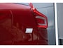 Volvo XC40 T4 Automaat Recharge R-Design | Trekhaak | Panoramdak| Electrisch bedienbare voorstoelen | Elektrische achterklep | Dodehoekdetectie | Adaptive cruise control| HarmanKardon Audio installatie | Verwarmbare voorstoelen | verwarmbaar stuurwiel | Keyless entry | Apple Carplay/Android auto | Park Assist | Extra getinte ramen achter