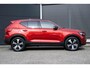 Volvo XC40 T4 Automaat Recharge R-Design | Trekhaak | Panoramadak| Elektrisch bedienbare voorstoelen | Elektrische achterklep | Dodehoekdetectie | Adaptive cruise control| Premium audio by Harman Kardon  | Verwarmbare voorstoelen | Verwarmbaar stuurwiel | Keyless entry | Apple Carplay/Android auto | Park Assist | Extra getinte ramen achter