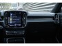 Volvo XC40 T4 Automaat Recharge R-Design | Trekhaak | Panoramadak| Elektrisch bedienbare voorstoelen | Elektrische achterklep | Dodehoekdetectie | Adaptive cruise control| Premium audio by Harman Kardon  | Verwarmbare voorstoelen | Verwarmbaar stuurwiel | Keyless entry | Apple Carplay/Android auto | Park Assist | Extra getinte ramen achter