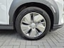 Hyundai Kona Electric EV Comfort 64 kWh Automaat / Apple Carplay Android Auto / Adaptief cruise control / Krell Audio systeem / Achteruitrijcamera / Stuur- en Stoelverwarming / Warmtepomp /