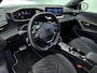 Peugeot 2008 SUV GT 130pk Automaat | Navigatie | Camera v+a | Climate Control | Adaptieve Cruise Control | Leder/Alcantara | Stoel elektrisch+massage+verwarmd | Parkeersensoren v+a | Keyless | Dodehoeksensor | Draadloze Apple Carplay / Android Auto + telefoonlader | Digitaal instrumentenpaneel | DAB+ radio | Full Led koplampen | Donker getint glas | 17" lichtmetalen velgen |