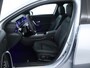 Mercedes-Benz A-klasse 250 e Business Solution AMG | Trekhaak | Nightpakket | Parkeerpakket met achteruitrijcamera | KEYLESS GO-comfortpakket | Antidiefstalpakket URBAN GUARD PLUS | Extra USB-poorten | Verwarmde stoelen vooraan |
