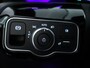 Mercedes-Benz A-klasse 250 e Business Solution AMG | Trekhaak | Nightpakket | Parkeerpakket met achteruitrijcamera | KEYLESS GO-comfortpakket | Antidiefstalpakket URBAN GUARD PLUS | Extra USB-poorten | Verwarmde stoelen vooraan |