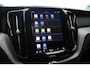 Volvo XC60 B5 AUT8 250PK Ultimate Dark | Luchtvering | Bowers & Wilkins High End Audio | Semi Elektr. Trekhaak | Gelaagde Zijruiten | Sportstoelen | Draadloze Smartphone Lader | Adaptive Cruise & Pilot Assist | Glossy Black Grille & Emblemen | Stoel & Stuurverwarming | 360Camera |