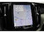 Volvo XC60 B5 AUT8 250PK Ultimate Dark | Luchtvering | Bowers & Wilkins High End Audio | Semi Elektr. Trekhaak | Gelaagde Zijruiten | Sportstoelen | Draadloze Smartphone Lader | Adaptive Cruise & Pilot Assist | Glossy Black Grille & Emblemen | Stoel & Stuurverwarming | 360Camera |