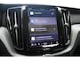 Volvo XC60 B5 AUT8 250PK Ultimate Dark | Luchtvering | Bowers & Wilkins High End Audio | Semi Elektr. Trekhaak | Gelaagde Zijruiten | Sportstoelen | Draadloze Smartphone Lader | Adaptive Cruise & Pilot Assist | Glossy Black Grille & Emblemen | Stoel & Stuurverwarming | 360Camera |