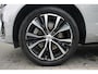 Volvo XC60 B5 AUT8 250PK Ultimate Dark | Luchtvering | Bowers & Wilkins High End Audio | Semi Elektr. Trekhaak | Gelaagde Zijruiten | Sportstoelen | Draadloze Smartphone Lader | Adaptive Cruise & Pilot Assist | Glossy Black Grille & Emblemen | Stoel & Stuurverwarming | 360Camera |