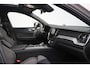 Volvo XC60 B5 AUT8 250PK Ultimate Dark | Luchtvering | Bowers & Wilkins High End Audio | Semi Elektr. Trekhaak | Gelaagde Zijruiten | Sportstoelen | Draadloze Smartphone Lader | Adaptive Cruise & Pilot Assist | Glossy Black Grille & Emblemen | Stoel & Stuurverwarming | 360Camera |