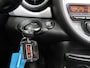 MINI One Mini Cabrio 1.6 Chili Sportstoelen Airco-ecc Half Leer 17 inch Sportvelgen Parkeersensoren achter Mistlampen Boekjes Zeer nette auto Always Open teller Bonnet stripes