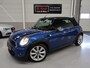 MINI One Mini Cabrio 1.6 Chili Sportstoelen Airco-ecc Half Leer 17 inch Sportvelgen Parkeersensoren achter Mistlampen Boekjes Zeer nette auto Always Open teller Bonnet stripes