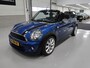 MINI One Mini Cabrio 1.6 Chili Sportstoelen Airco-ecc Half Leer 17 inch Sportvelgen Parkeersensoren achter Mistlampen Boekjes Zeer nette auto Always Open teller Bonnet stripes