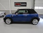 MINI One Mini Cabrio 1.6 Chili Sportstoelen Airco-ecc Half Leer 17 inch Sportvelgen Parkeersensoren achter Mistlampen Boekjes Zeer nette auto Always Open teller Bonnet stripes