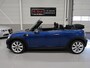 MINI One Mini Cabrio 1.6 Chili Sportstoelen Airco-ecc Half Leer 17 inch Sportvelgen Parkeersensoren achter Mistlampen Boekjes Zeer nette auto Always Open teller Bonnet stripes