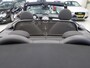 MINI One Mini Cabrio 1.6 Chili Sportstoelen Airco-ecc Half Leer 17 inch Sportvelgen Parkeersensoren achter Mistlampen Boekjes Zeer nette auto Always Open teller Bonnet stripes