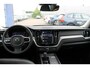 Volvo XC60 T6 350PK Plug-in hybrid AWD Plus Dark Long Range / Semi elektrisch wegklapbare trekhaak / Lederen bekleding / Panoramisch schuif-kanteldak