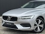 Volvo V60 2.0 B3 Momentum Advantage Adaptive Cruise / BLIS Dode hoek waarschuwing / Leer / verw. voorstoelen en stuurwiel / park assist V+A(-camera) / verw. voorruit / draadloos opladen telefoon