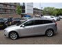 Volvo V60 1.5 T2 Kinetic , Automaat, Navi, PDC voor-achter, Sport lederen stoelen , Cruise contr. Radio-CD, Stoelverwarming.