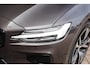 Volvo S60 2.0 B4 Plus Dark | Automaat | Panoramadak Elektrisch | Harman/ Kardon Audio | Sportstoelen Elektrisch Verstelbaar | Stoel + Stuurverwarming |Pilot Assist | Park Assist