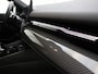 BMW 5-Serie 520d M Sport Pro -Stoelventilatie -Harman/Kardon -Verwarmd Stuur -Iconic Glow -Drive Recorder -Standkachel -Driving Ass Plus -Live Cockpit Prof -M Sportrem Rood -Comfortstoelen Memory
