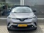 Toyota C-HR 1.8 Hybrid Bi-Tone | Leder | Stoelverwarming | Zomer + winterbanden | Parkeersensoren voor en achter | Toyota Garantie tot 2028!