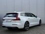 Volvo V60 T6 Plug-in hybrid AWD Plus Bright, Crystal White metallic, Moritz Leder Charcoal, 19" Lichtmetalen velgen, Climate Pack, Premium Pack: Head up display, panoramadak, 360 camera