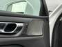Volvo V60 T6 Plug-in hybrid AWD Plus Bright, Crystal White metallic, Moritz Leder Charcoal, 19" Lichtmetalen velgen, Climate Pack, Premium Pack: Head up display, panoramadak, 360 camera