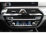 BMW 5-Serie 545e xDrive Business Edition Plus | Incl. 12 maanden garantie | Harman/Kardon | Dodehoek detectie | F1 Flippers | Cruise control | Apple carplay/Android auto | Stoelverwarming | Lichtmetalen velgen 20"