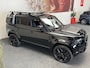 Land Rover Defender 110 2.0 P300 110 HSE 23 INCH NAVIGATIE PANORAMA SCHUIF/KANTELDAK CRUISE CONTROL CLIMATE CONTROL KEYLESS GO RIJSTROOKSENSOREN APPLE CARPLAY/ANDROID 360 CAMERA ZEER MOOI !! Brgl