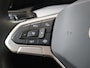 Volkswagen Golf 1.5 eTSI Life | Achteruitrijcamera | CarPlay | Sfeerverlichting | Stoel- en stuurwielverwarming | 3-zone airco | Draadloze telefoonlader | Adaptieve cruise control |