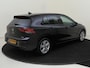 Volkswagen Golf 1.5 eTSI Life | Achteruitrijcamera | CarPlay | Sfeerverlichting | Stoel- en stuurwielverwarming | 3-zone airco | Draadloze telefoonlader | Adaptieve cruise control |