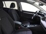 Volkswagen Golf 1.5 eTSI Life | Achteruitrijcamera | CarPlay | Sfeerverlichting | Stoel- en stuurwielverwarming | 3-zone airco | Draadloze telefoonlader | Adaptieve cruise control |
