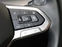 Volkswagen Golf 1.5 eTSI Life | Achteruitrijcamera | CarPlay | Sfeerverlichting | Stoel- en stuurwielverwarming | 3-zone airco | Draadloze telefoonlader | Adaptieve cruise control |