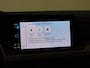 Volkswagen Golf 1.5 eTSI Life | Achteruitrijcamera | CarPlay | Sfeerverlichting | Stoel- en stuurwielverwarming | 3-zone airco | Draadloze telefoonlader | Adaptieve cruise control |