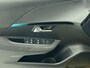 Peugeot e-208 EV Style 50 kWh 136pk | Accu SOH 99,4% | Navigatie | Achteruitrijcamera | Climate Control | Cruise Control | Parkeersensoren | Apple Carplay / Android Auto | DAB+ radio | Bluetooth | Keyless start | Elektrisch inklapbare spiegels | Armsteun | Led koplampen | Donker getint glas | 16" lichtmetalen velgen |
