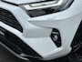 Toyota RAV4 2.5 Hybrid AWD Bi-Tone Apple Carplay/Android Auto navigatie, Stoelverwarming, Achteruitrij camera, Adaptieve cruise control, Kunstlederen/alcantara bekleding, Keyless
