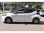 Toyota Yaris 1.5 Hybrid Bi-Tone Parelmoer | 1e Eigenaar | Carplay Navi | 100% Onderhouden | 12 mnd BOVAG garantie Whatsapp 06-53188999