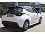 Toyota Yaris 1.5 Hybrid Bi-Tone Parelmoer | 1e Eigenaar | Carplay Navi | 100% Onderhouden | 12 mnd BOVAG garantie Whatsapp 06-53188999