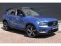 Volvo XC40 1.5 T4 Recharge R-Design | Trekhaak Uitklapbaar | Panorama Dak | Stoel + Stuurverwarming | Achteruitrijcamera | 19'' LMV |
