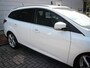Ford Focus Wagon 1.0 Titanium | Clima | Cruise | Navi | Pdc Voor/Achter | Trekhaak | 17 Inch |