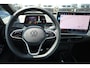 Volkswagen ID.3 Pro Business 59 kWh 204PK / 150kW, Achteruitrijcamera (rear view), adaptieve cruise control (acc), koplampverlichting LED Matrix (IQ.Light), keyless start & entry, verwarmbaar multifunctioneel lederen stuurwiel, verwarmbare voorstoelen, 2-zone climatronic, draadloos telefoon laden, elektrisch verstel-, verwarm- en inklapbare buitenspiegels, navigatie, draadloos Apple Carplay / Android Auto, DAB+, 18" 'East Derry' LMV, privacy glas (65% absorberend)