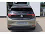 Volkswagen ID.3 Pro Business 59 kWh 204PK / 150kW, Achteruitrijcamera (rear view), adaptieve cruise control (acc), koplampverlichting LED Matrix (IQ.Light), keyless start & entry, verwarmbaar multifunctioneel lederen stuurwiel, verwarmbare voorstoelen, 2-zone climatronic, draadloos telefoon laden, elektrisch verstel-, verwarm- en inklapbare buitenspiegels, navigatie, draadloos Apple Carplay / Android Auto, DAB+, 18" 'East Derry' LMV, privacy glas (65% absorberend)
