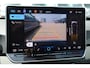 Volkswagen ID.3 Pro Business 59 kWh 204PK / 150kW, Achteruitrijcamera (rear view), adaptieve cruise control (acc), koplampverlichting LED Matrix (IQ.Light), keyless start & entry, verwarmbaar multifunctioneel lederen stuurwiel, verwarmbare voorstoelen, 2-zone climatronic, draadloos telefoon laden, elektrisch verstel-, verwarm- en inklapbare buitenspiegels, navigatie, draadloos Apple Carplay / Android Auto, DAB+, 18" 'East Derry' LMV, privacy glas (65% absorberend)