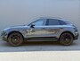 Porsche Macan BWJ 2016 3.6 Turbo 400 PK / AKRAPOVIC / CARBON PAKKET / SCHUIF PANO / MEMORY STOEL / BOSE / LEDER / STOELVERW. + VENT. / NAVI / CLIMA / CRUISE / FULL LED /