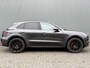 Porsche Macan BWJ 2016 3.6 Turbo 400 PK AKRAPOVIC / CARBON PAKKET / SCHUIF PANO / MEMORY STOEL / BOSE / LEDER / STOELVERW. + VENT. / NAVI / CLIMA / CRUISE / FULL LED /