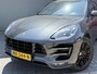 Porsche Macan BWJ 2016 3.6 Turbo 400 PK / AKRAPOVIC / CARBON PAKKET / SCHUIF PANO / MEMORY STOEL / BOSE / LEDER / STOELVERW. + VENT. / NAVI / CLIMA / CRUISE / FULL LED /