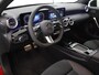 Mercedes-Benz A-klasse 180 Business Solution AMG | Night pakket | 19 inch velgen | Panoramadak | Keyless entry |